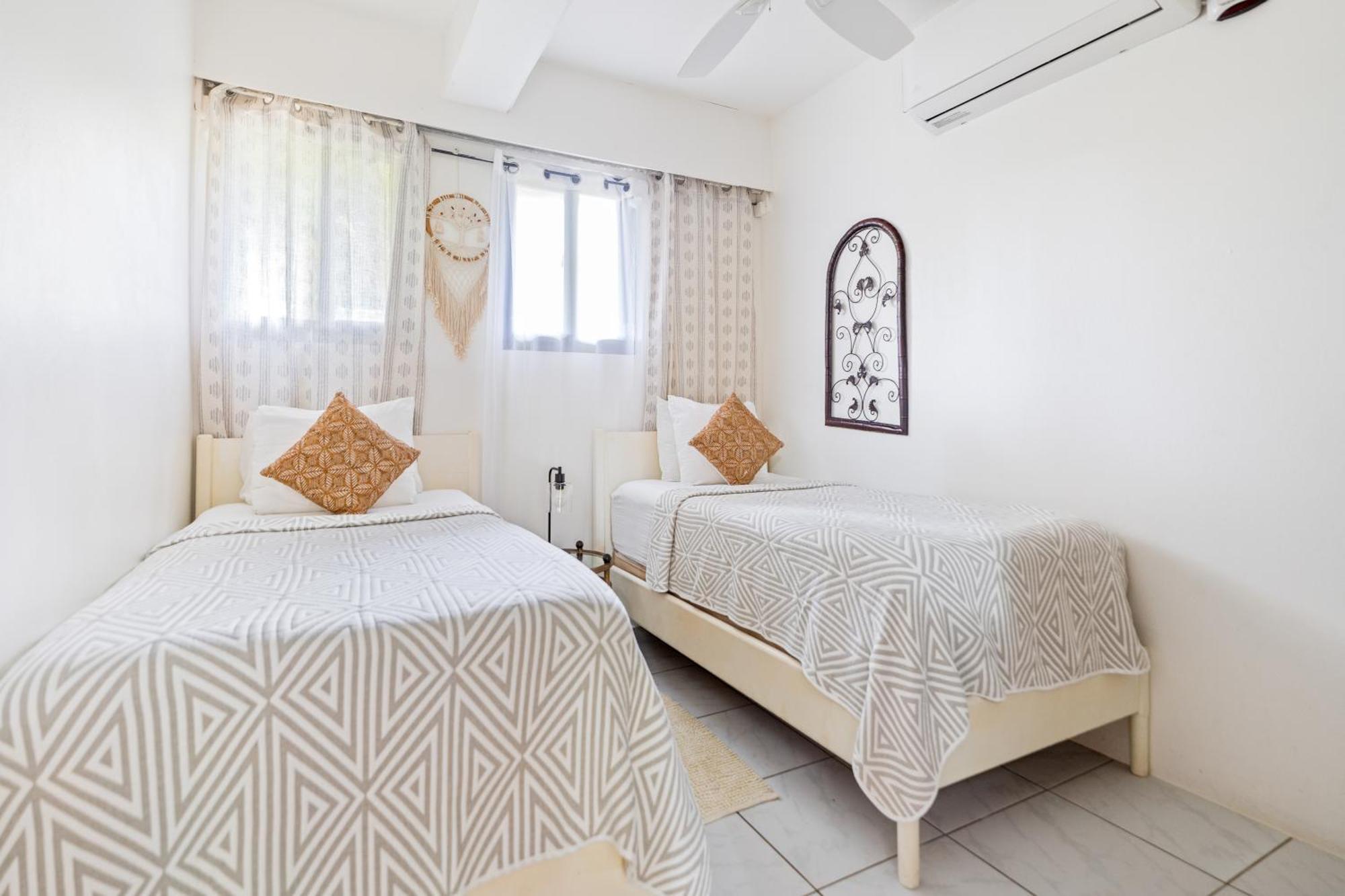 Coconut Row Boutique Hotel Hopkins Room photo
