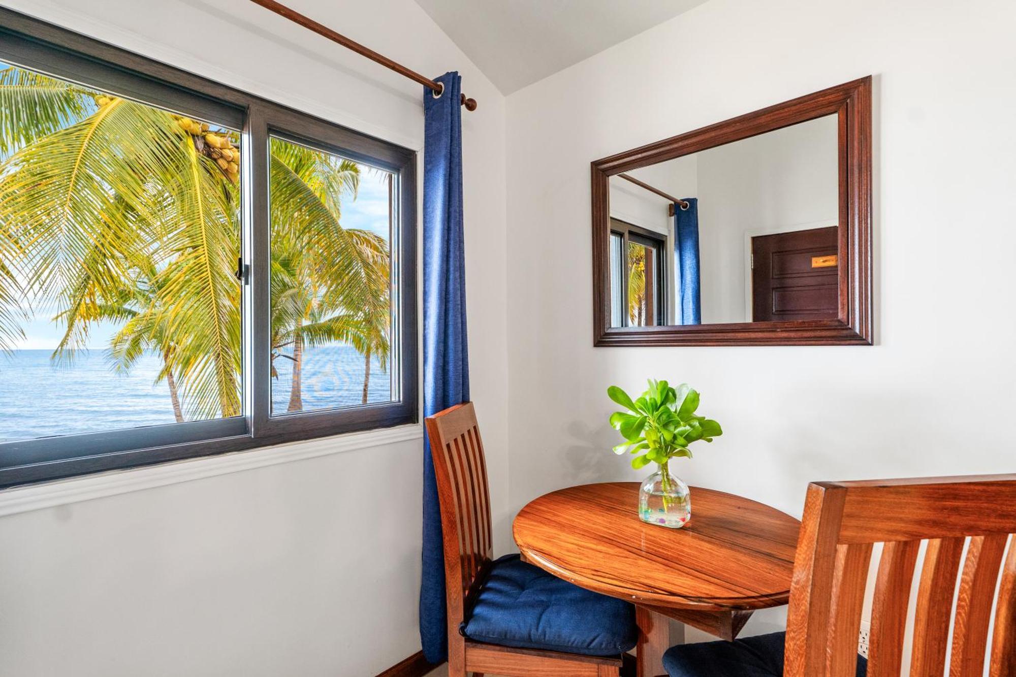 Coconut Row Boutique Hotel Hopkins Room photo